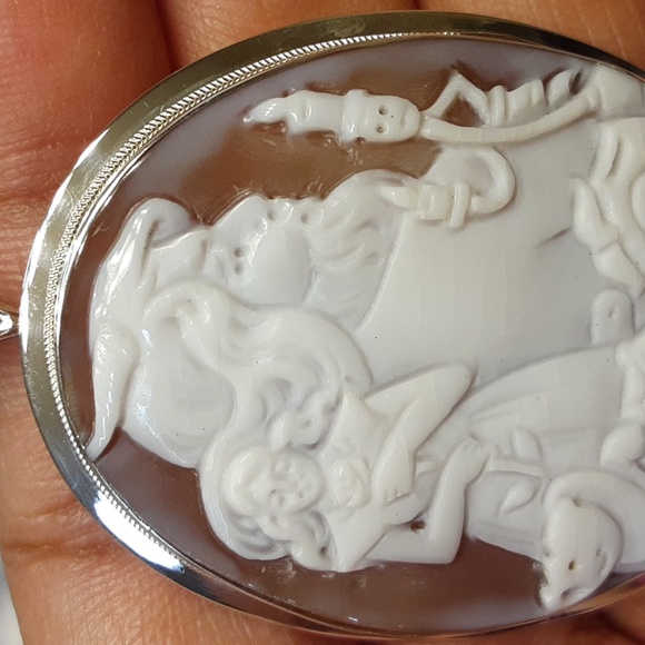 925, Made in Italy, Hand Carved Cameo, Beauty & The Beast. Pendant & Brooch. - Picture 7 of 17